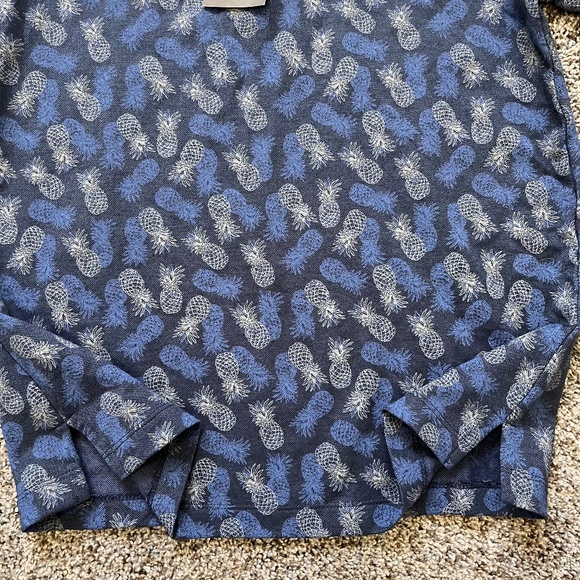 For the perfect untucked look! Van Heusen Men's size S/P Slim fit - Picture 6 of 13